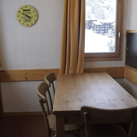 Au Pied Des Pistes Avec Balcon Et Casier A Ski, Non-fumeur - Fr-1-355-117 * Méribel